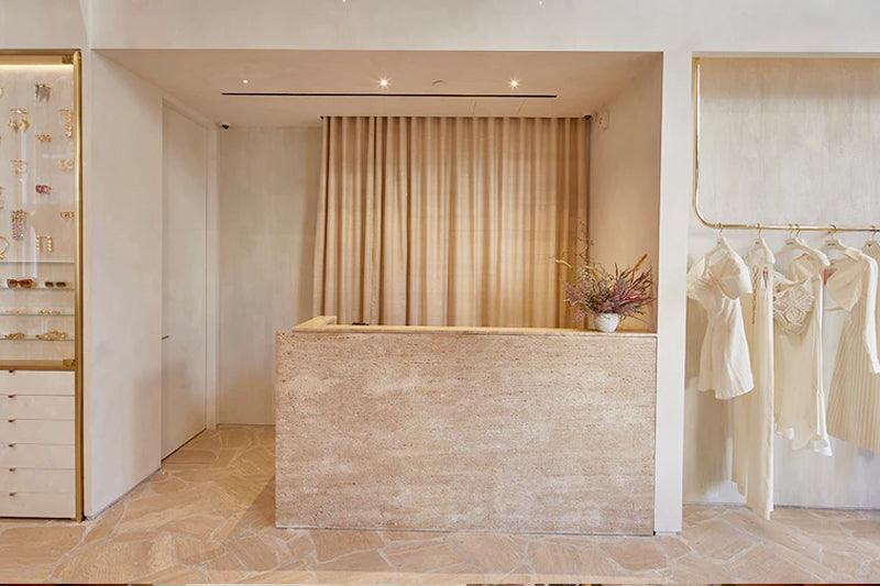 Bathroom decorated with lime paint 