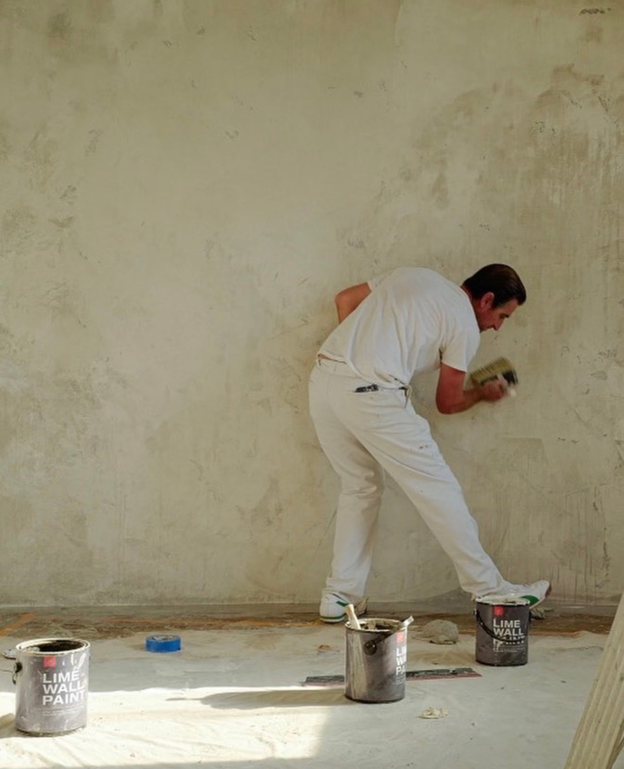 Jeremy Harnish using textured limewash paint showing technique 